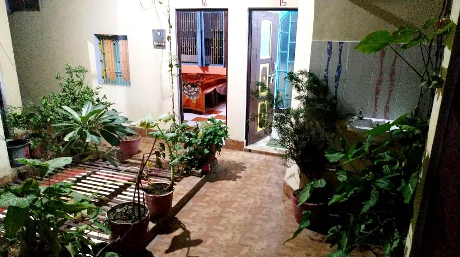 Tiwari Palace Modern Vision Guest House Varanasi Bagian luar foto